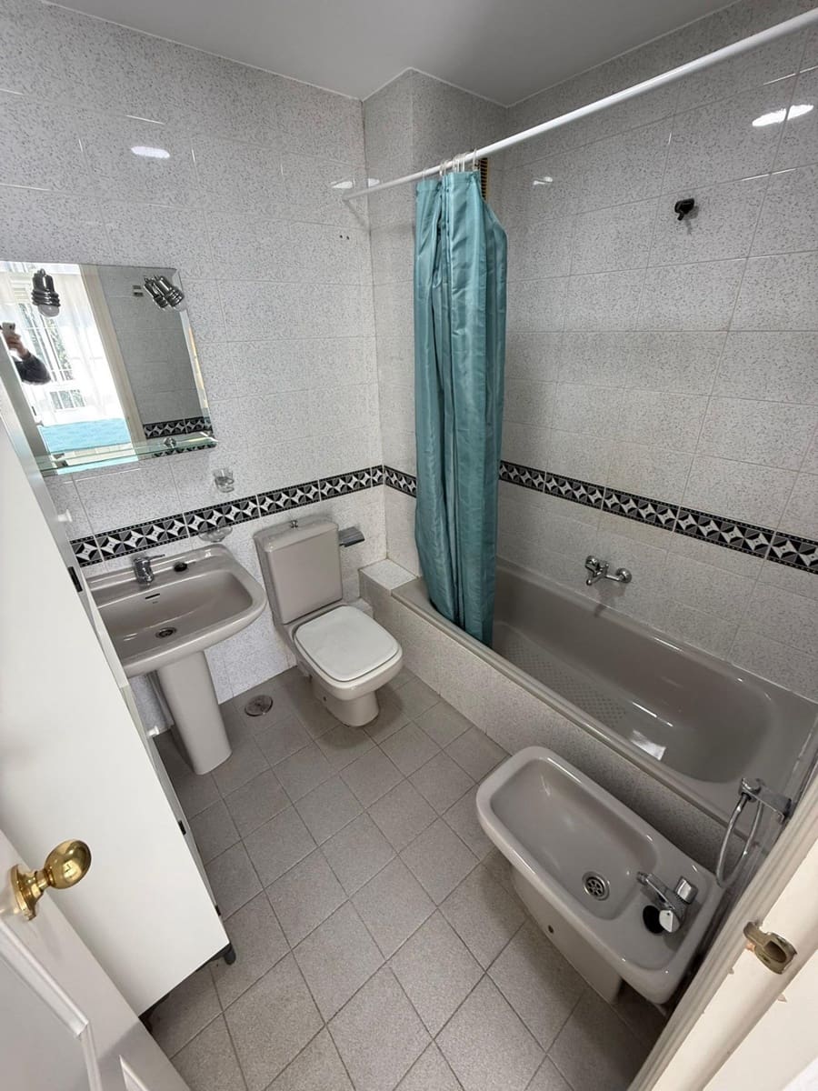 6 makuuhuone Rivitalo vuokrattavana paikassa Malaga kaupunki mukana uima-altaan 
autotalli - 2 000 € (Ref: 9627740)