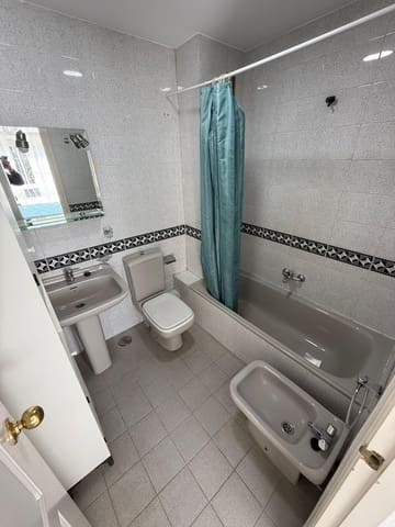 6 makuuhuone Rivitalo vuokrattavana paikassa Pedregalejo, Málaga kaupunki mukana uima-altaan 
autotalli - 2 000 € (Ref: 9627740)