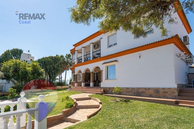 Chalet de 7 habitaciones en La Cala del Moral, Rincón de la Victoria en venta con piscina garaje - 1.395.000 € (Ref: 9715057)