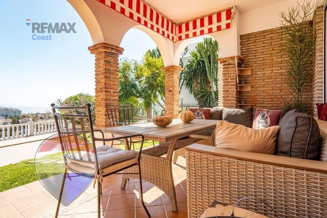 Chalet de 7 habitaciones en La Cala del Moral, Rincón de la Victoria en venta con piscina garaje - 1.395.000 € (Ref: 9715057)