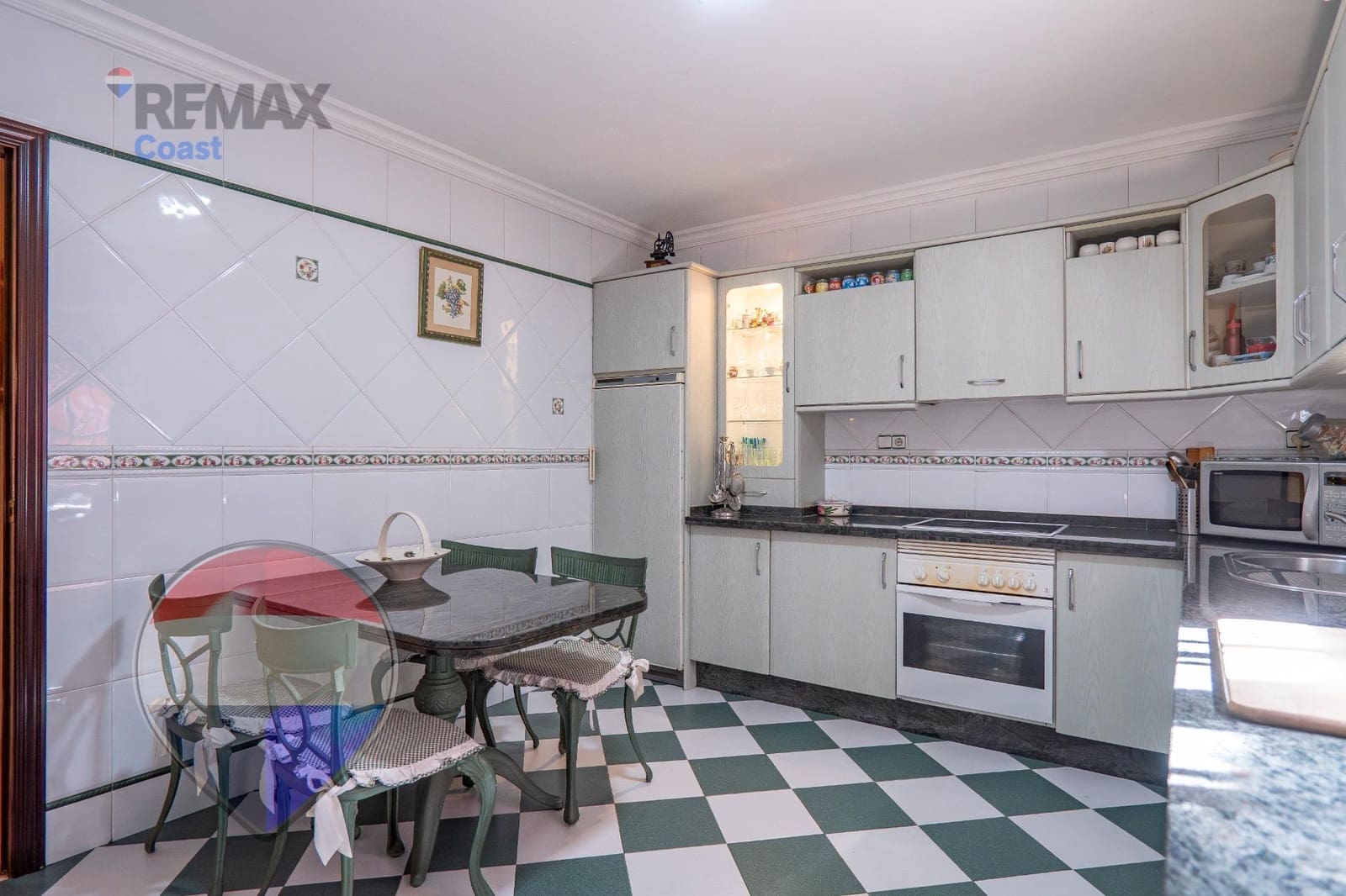 7 Zimmer Villa zu verkaufen in Malaga Stadt mit Pool - 699.000 € (Ref: 9726773)