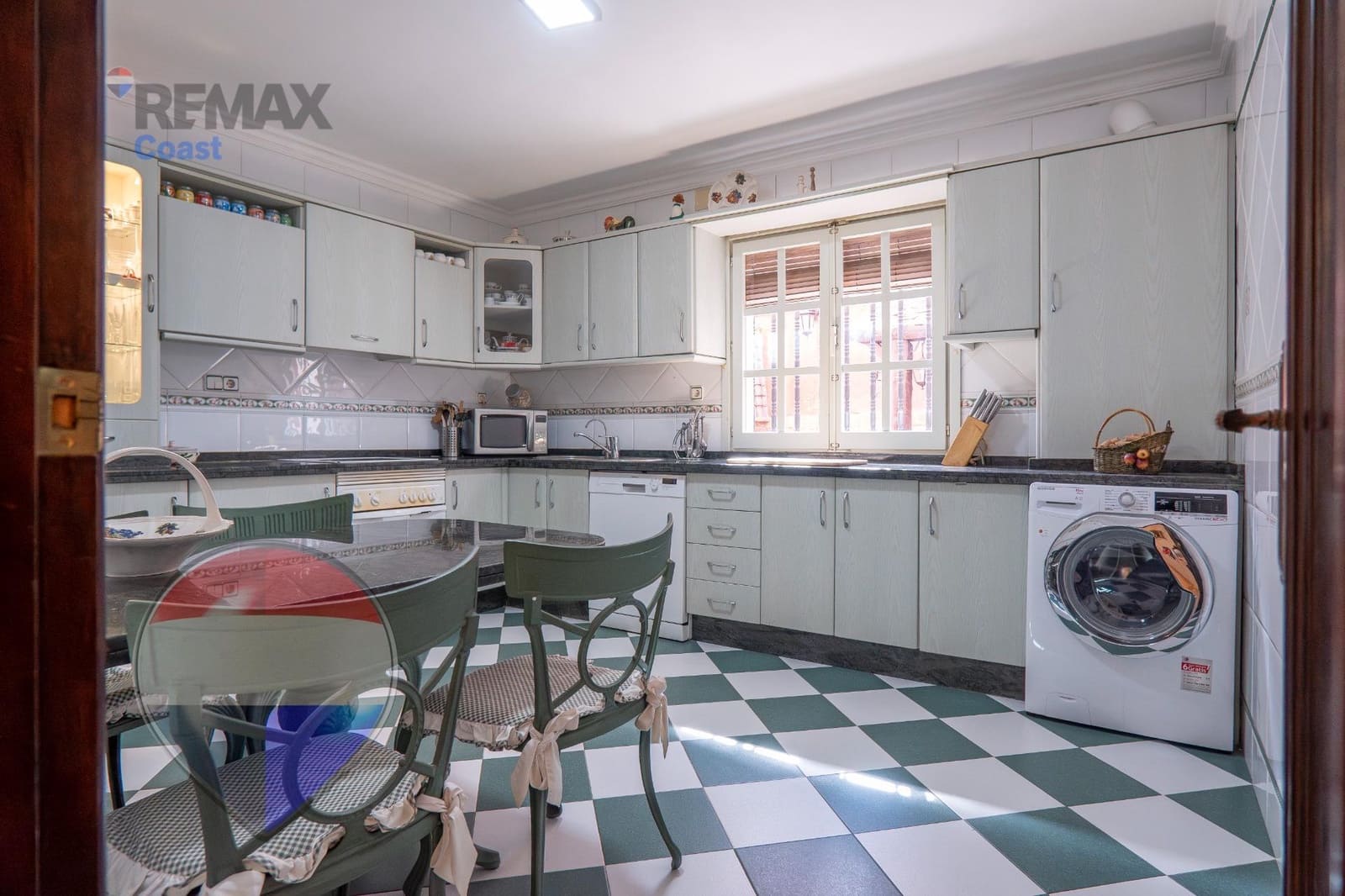 7 Zimmer Villa zu verkaufen in Malaga Stadt mit Pool - 699.000 € (Ref: 9726773)