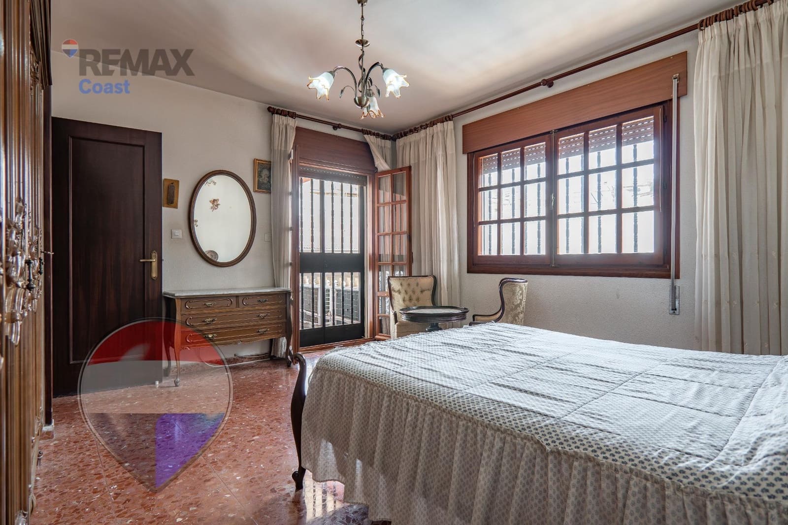 7 Zimmer Villa zu verkaufen in Malaga Stadt mit Pool - 699.000 € (Ref: 9726773)