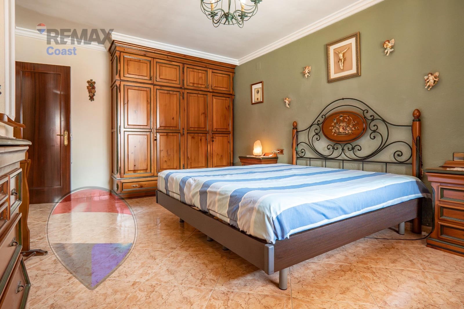 7 bedroom Villa for sale in Malaga city with pool - € 699,000 (Ref: 9726773)