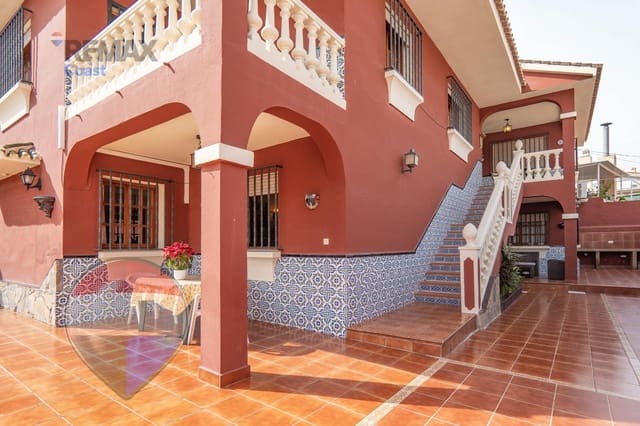 7 bedroom Villa for sale in Ciudad Jardín, Málaga city with pool - € 699,000 (Ref: 9726773)