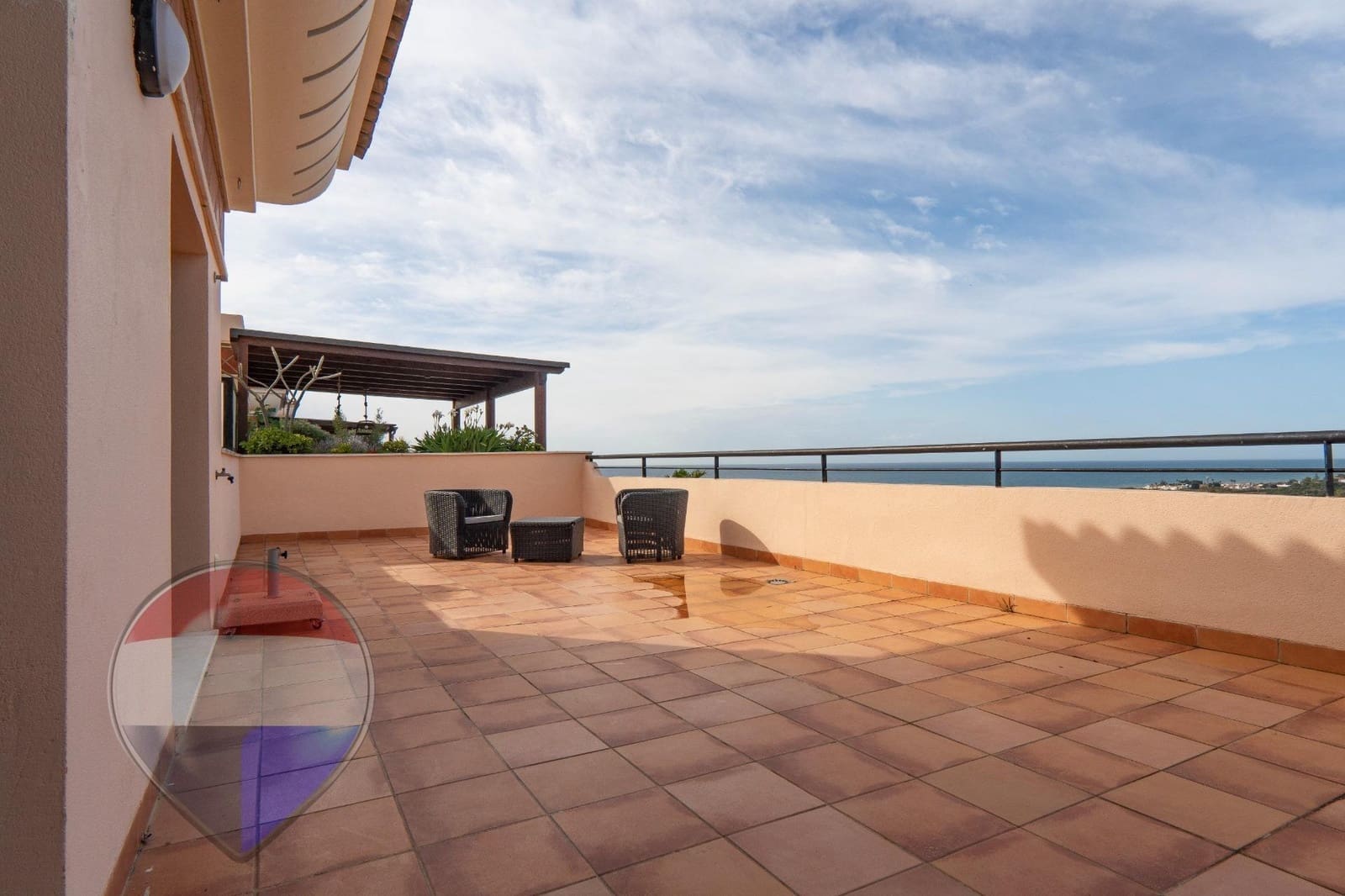 2 bedroom Penthouse for rent in Almayate with pool - € 950 (Ref: 9735696)