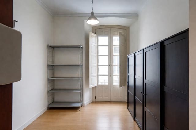 1 soverom Kontor til leie i Málaga by - € 1 250 (Ref: 9748154)