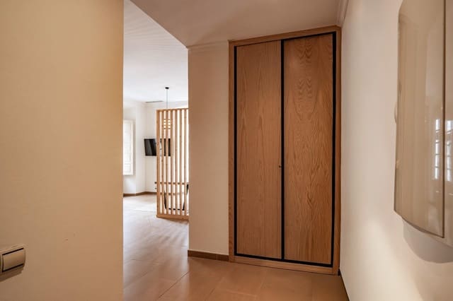 1 soverom Kontor til leie i Málaga by - € 1 250 (Ref: 9748154)