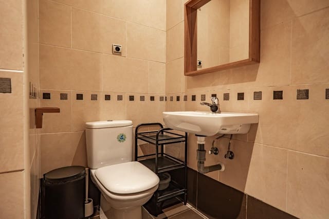 1 soverom Kontor til leie i Málaga by - € 1 250 (Ref: 9748154)