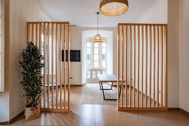 1 soverom Kontor til leie i Málaga by - € 1 250 (Ref: 9748154)