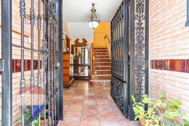 7 sypialnia Willa na sprzedaż w El Limonar, Miasto Málaga - 899 000 € (Ref: 9755860)