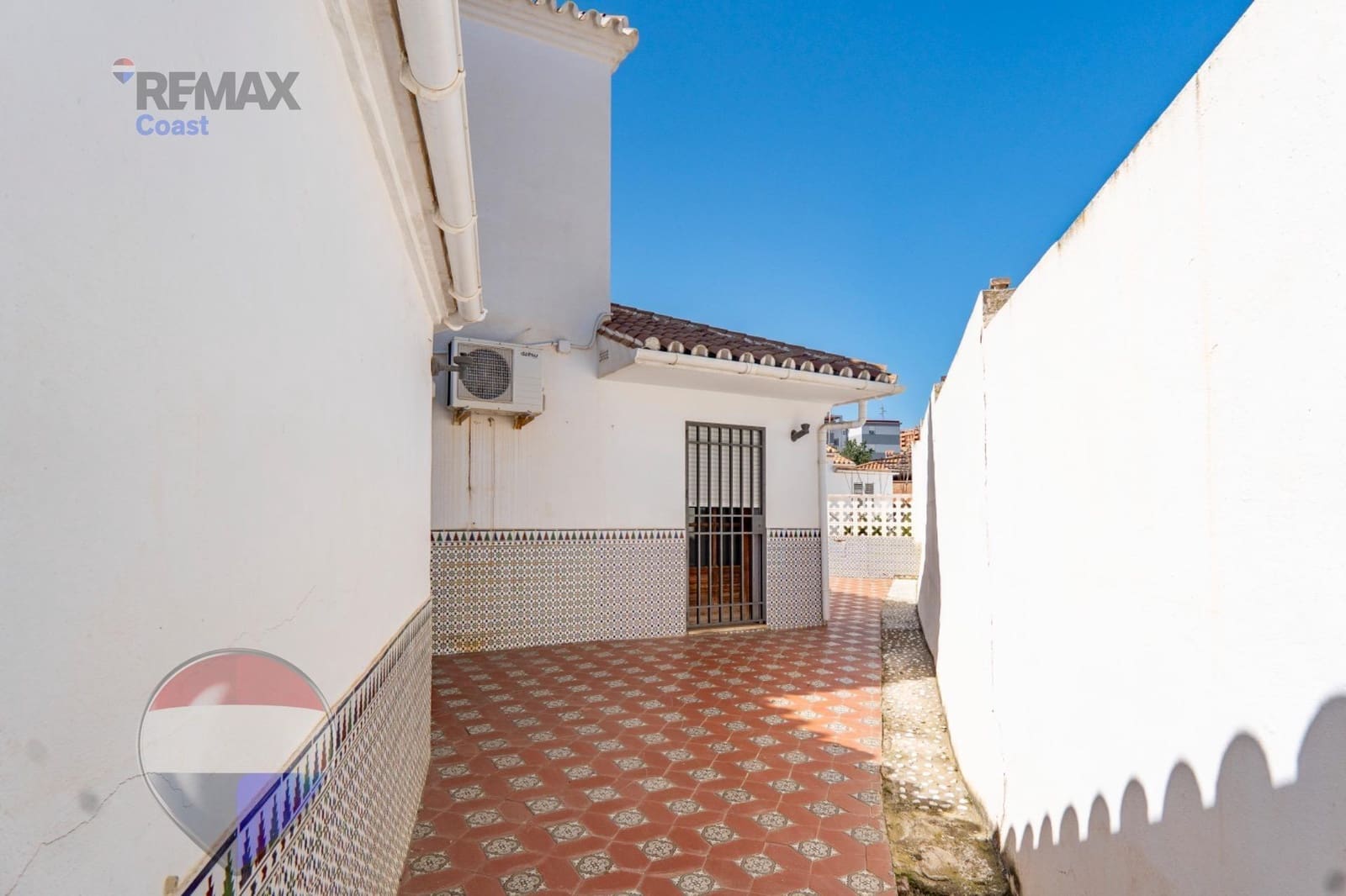 6 bedroom Villa for sale in Rincon de la Victoria with pool - € 1,049,000 (Ref: 9755861)