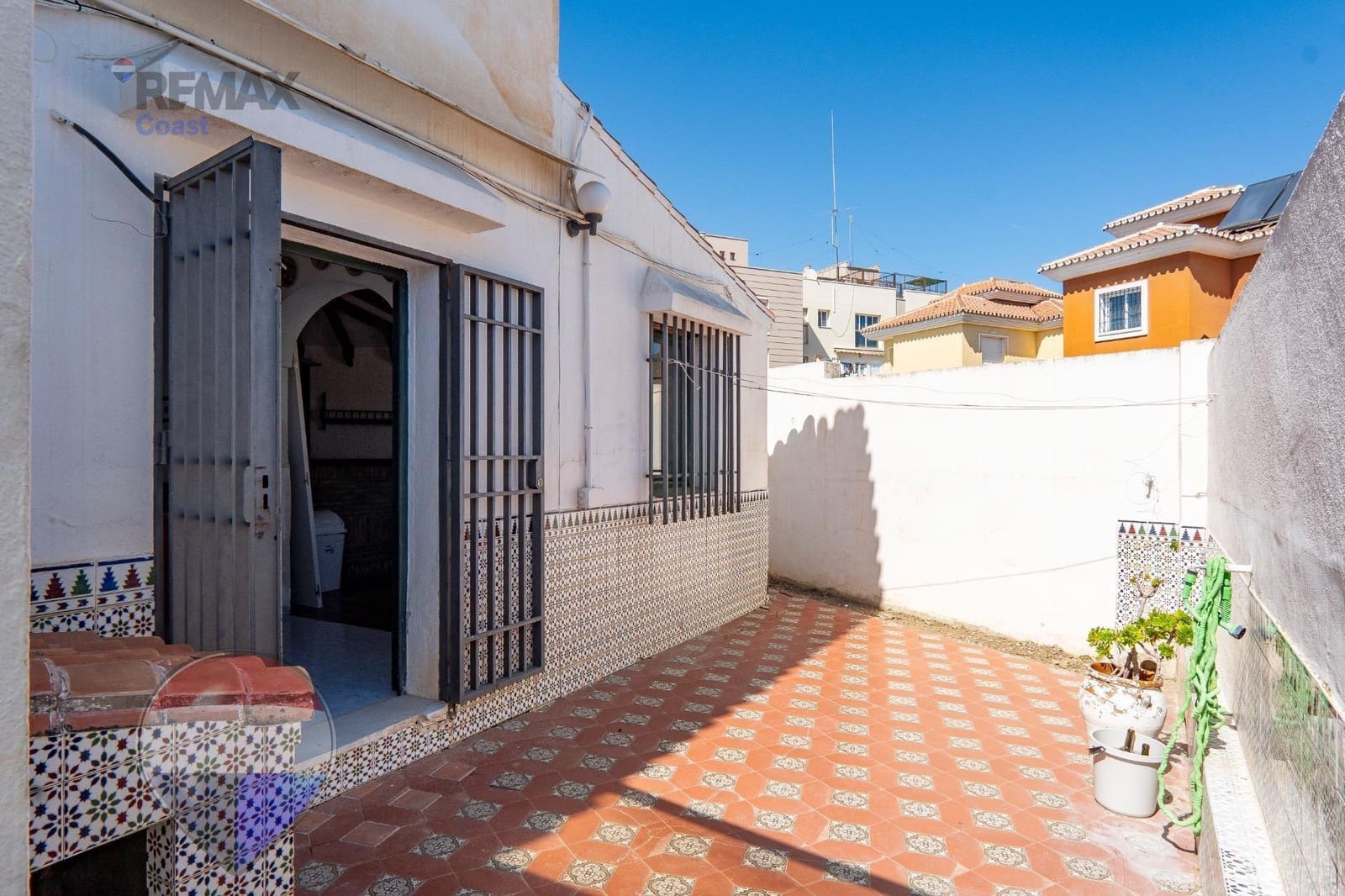 6 bedroom Villa for sale in Rincon de la Victoria with pool - € 1,049,000 (Ref: 9755861)