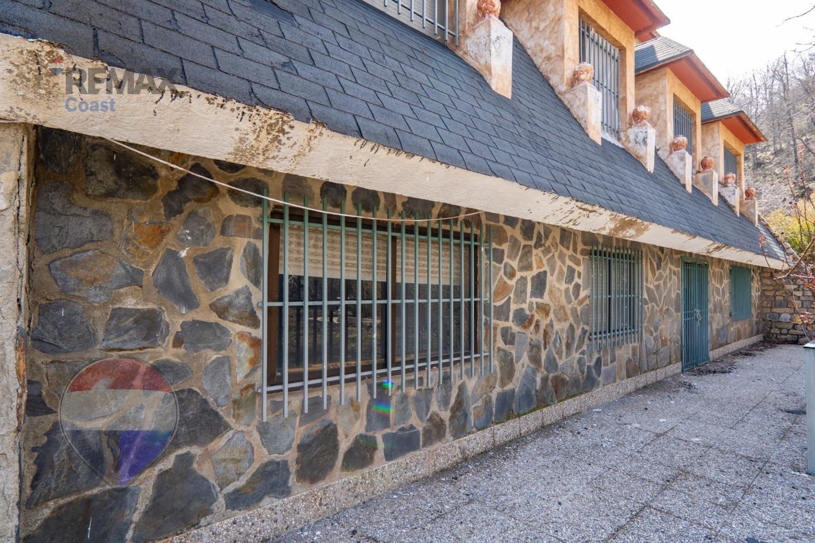 20 bedroom Hotel for sale in Guejar Sierra with garage - € 1,650,000 (Ref: 9755862)