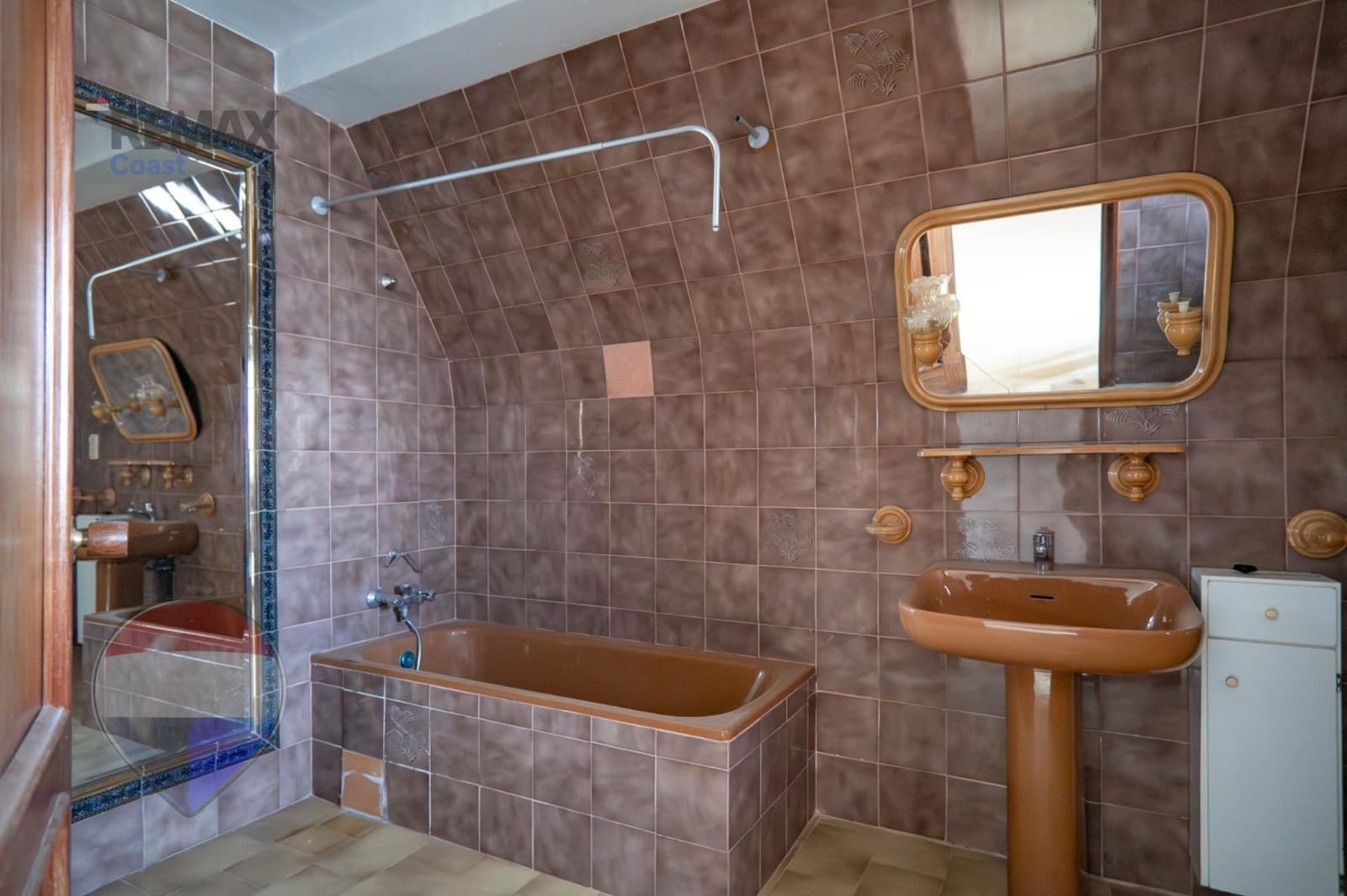 20 bedroom Hotel for sale in Guejar Sierra with garage - € 1,650,000 (Ref: 9755862)