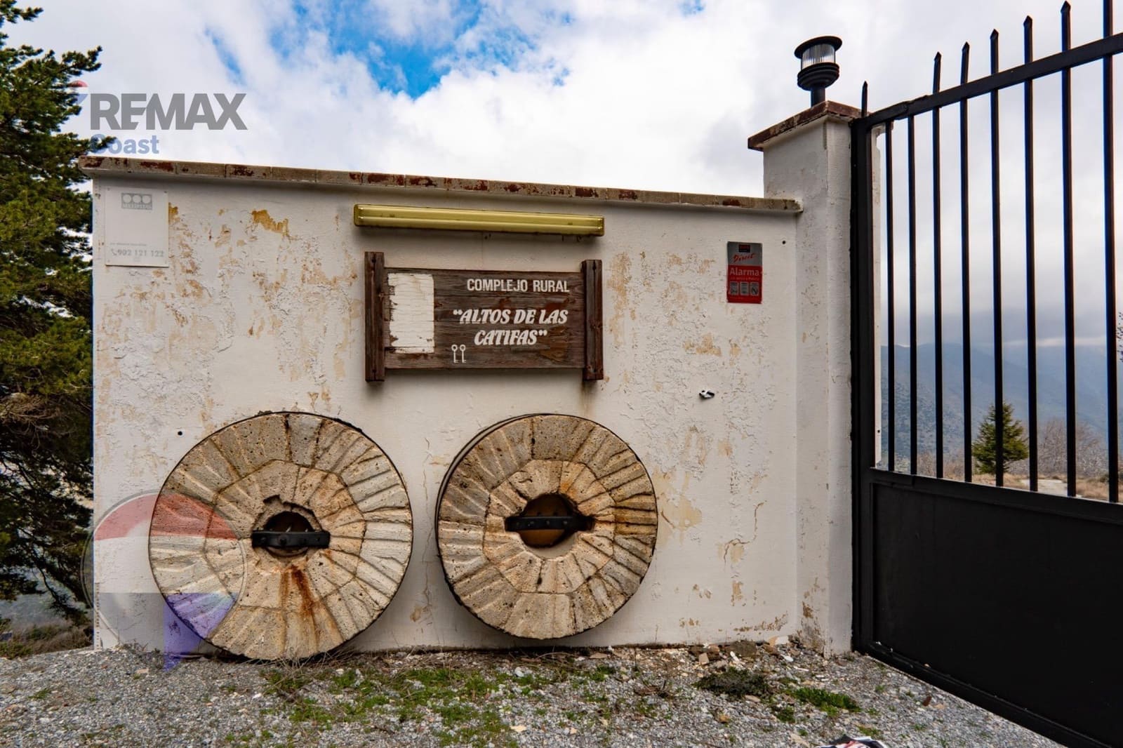 20 bedroom Hotel for sale in Guejar Sierra with garage - € 1,650,000 (Ref: 9755862)