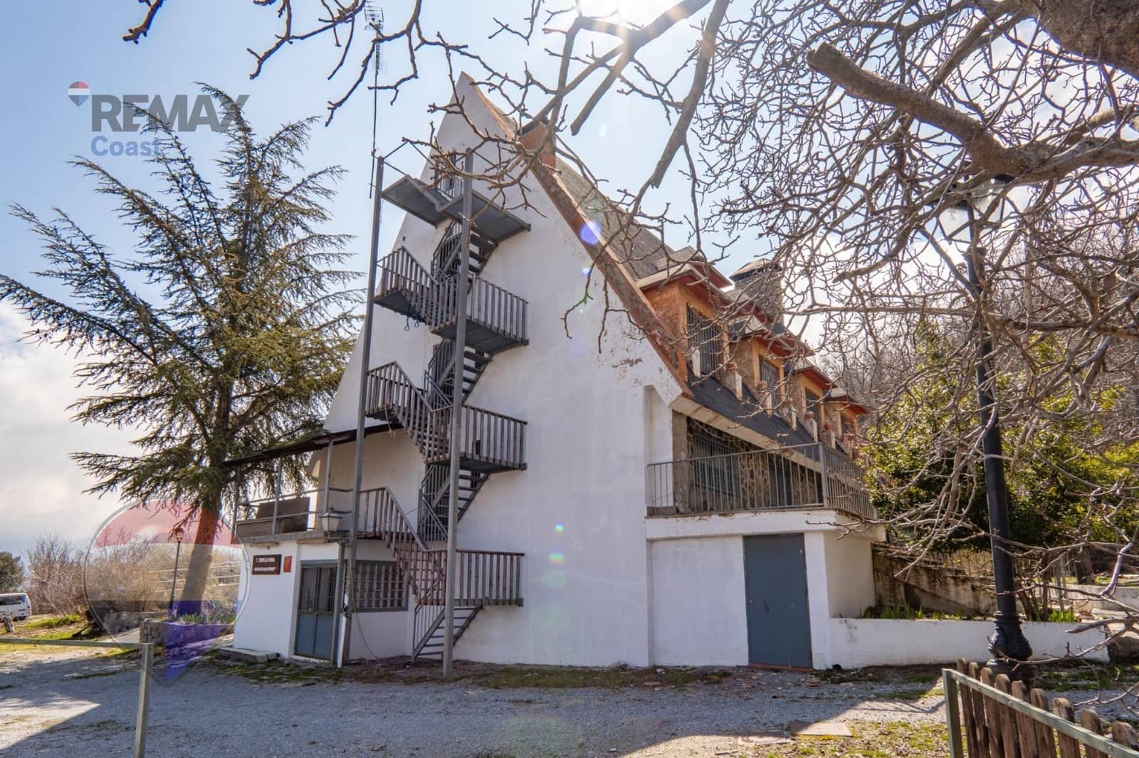 20 bedroom Hotel for sale in Guejar Sierra with garage - € 1,650,000 (Ref: 9755862)