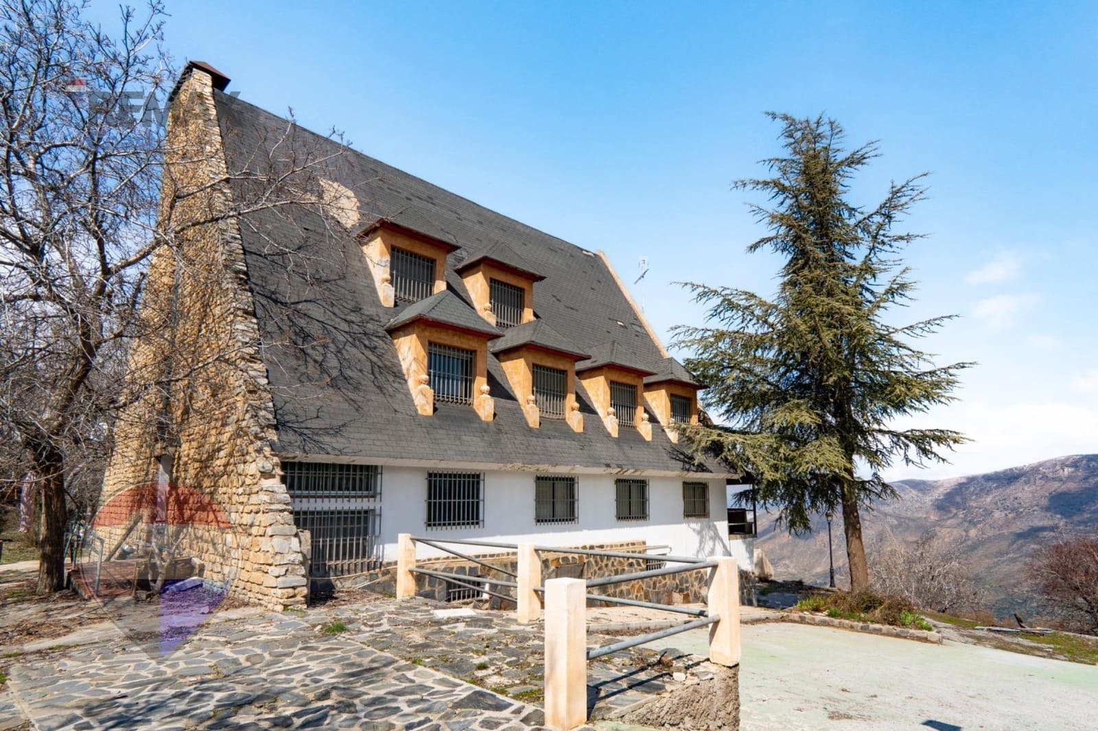 20 bedroom Hotel for sale in Guejar Sierra with garage - € 1,650,000 (Ref: 9755862)