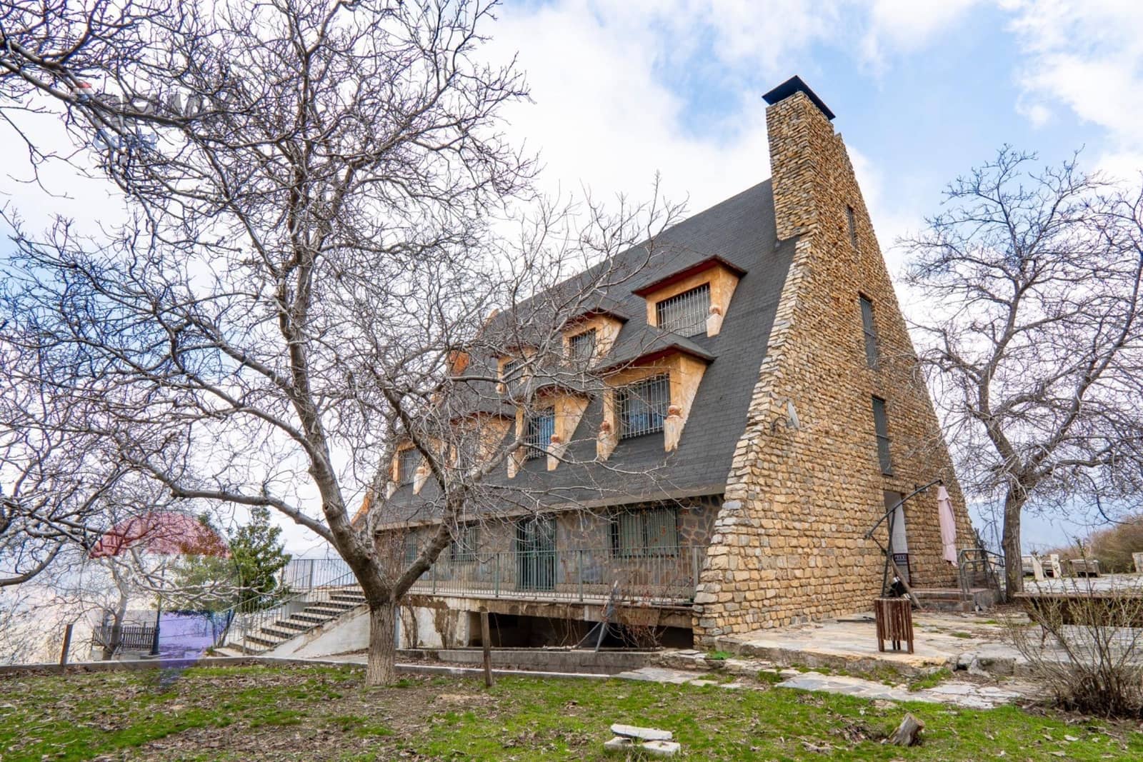 20 bedroom Hotel for sale in Guejar Sierra with garage - € 1,650,000 (Ref: 9755862)