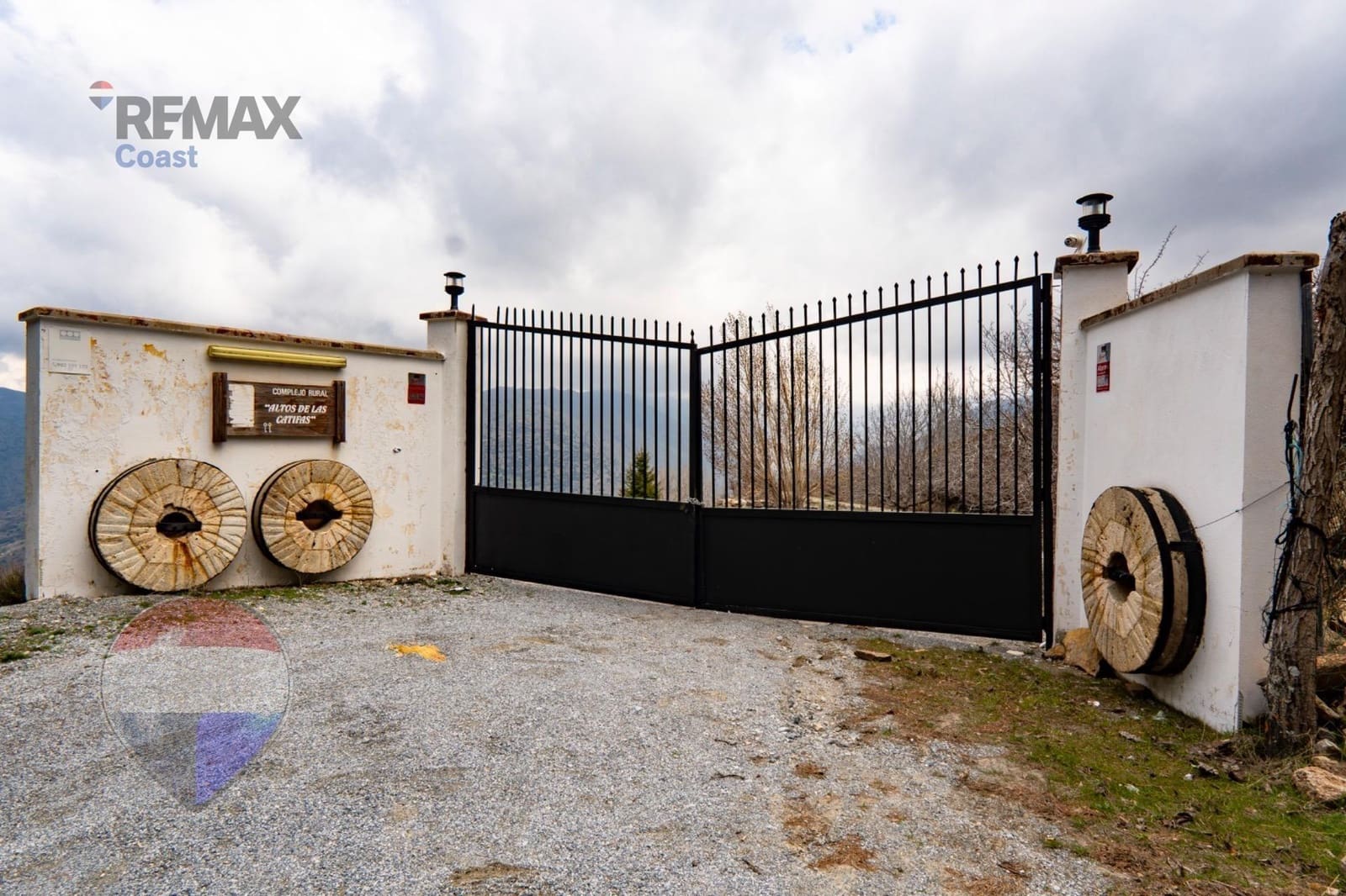 20 bedroom Hotel for sale in Guejar Sierra with garage - € 1,650,000 (Ref: 9755862)