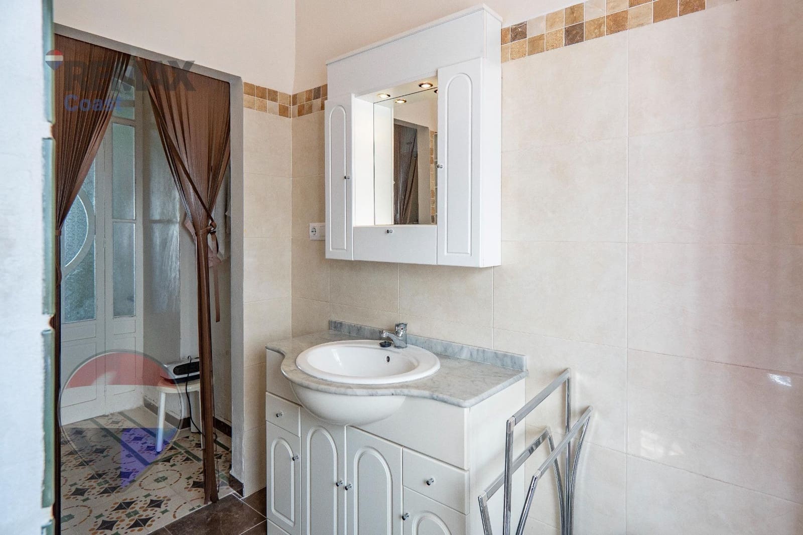 5 slaapkamer Huis te koop in Cuevas Bajas met garage - € 279.000 (Ref: 9759122)