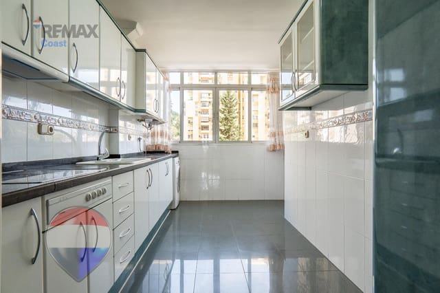 4 sypialnia Mieszkanie na sprzedaż w Puerto de la Torre, Miasto Málaga z basenem - 350 000 € (Ref: 9794815)