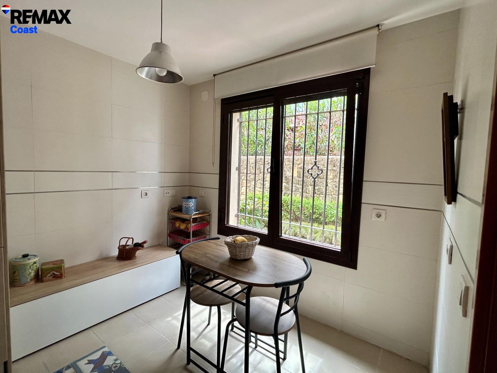 Adosado de 3 habitaciones en Estepona en alquiler con piscina garaje - 1.800 € (Ref: 9808123)