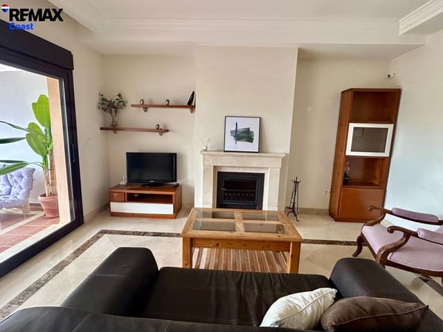 Adosado de 3 habitaciones en Estepona en alquiler con piscina garaje - 1.800 € (Ref: 9808123)