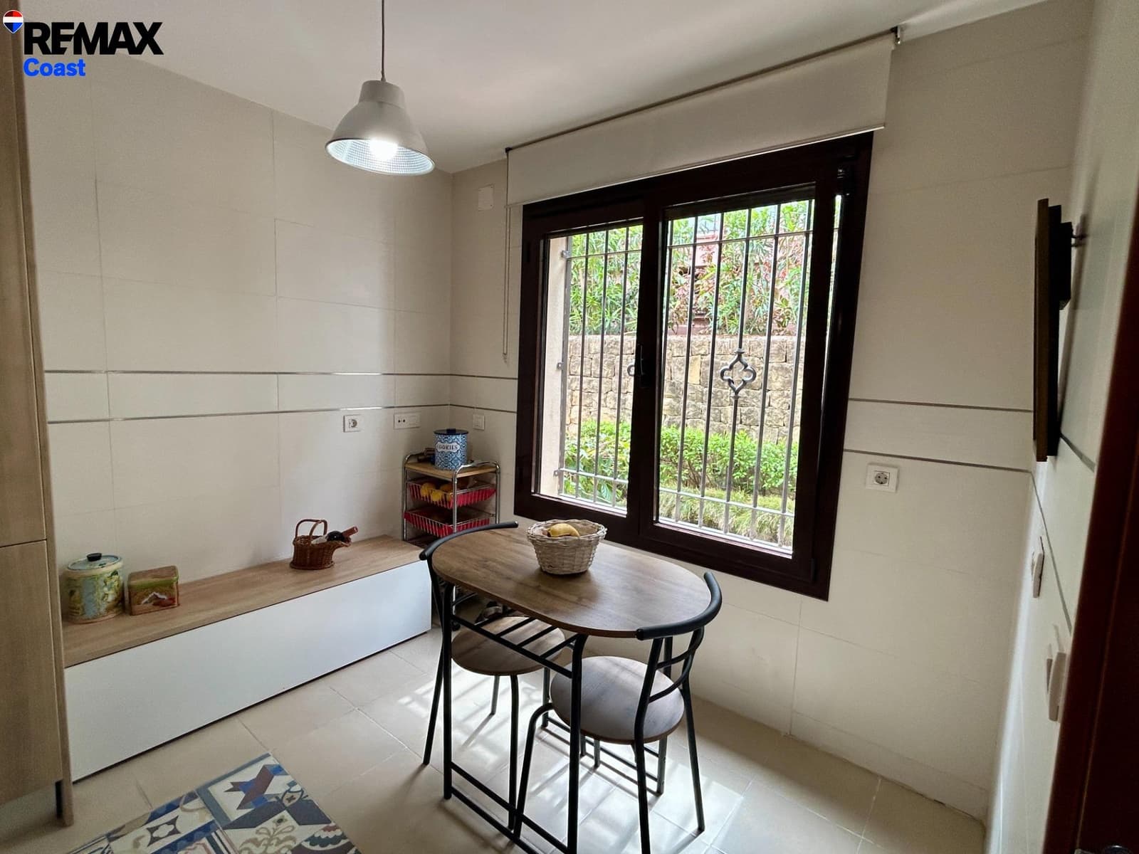 Adosado de 3 habitaciones en Estepona en alquiler con piscina garaje - 1.800 € (Ref: 9808123)