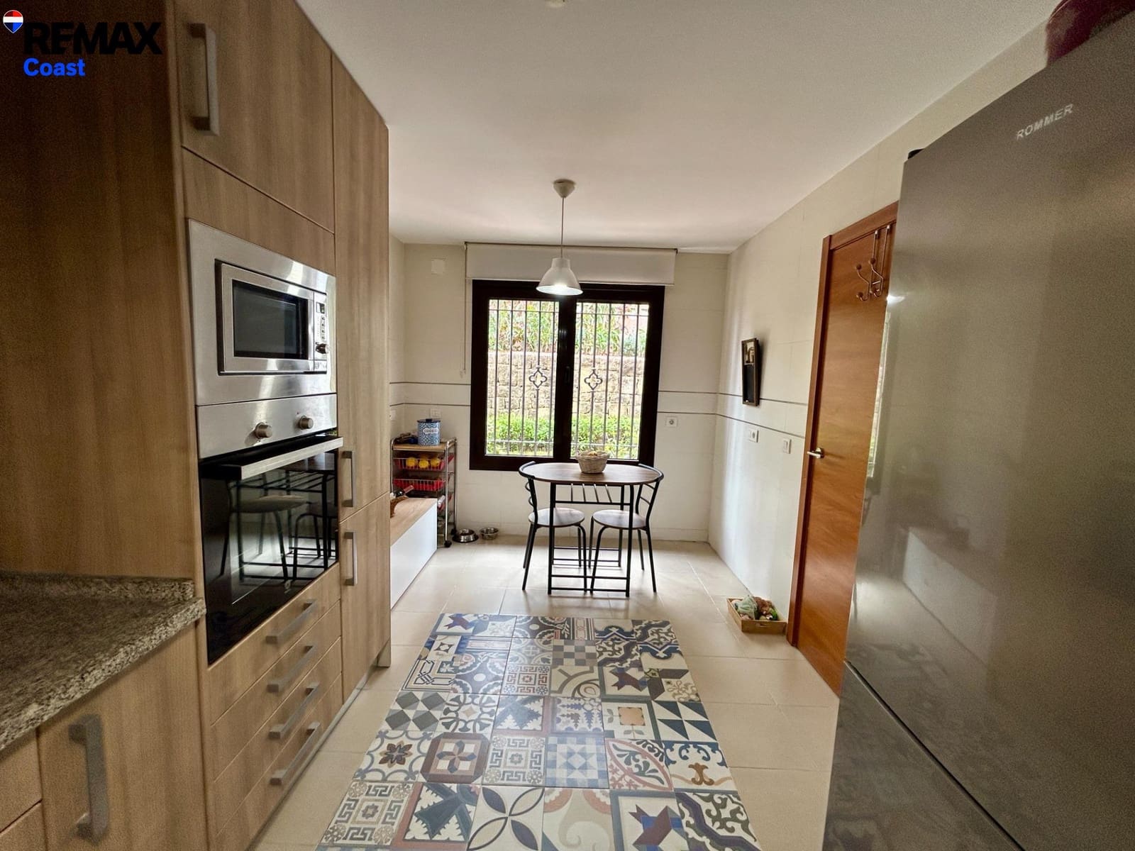 Adosado de 3 habitaciones en Estepona en alquiler con piscina garaje - 1.800 € (Ref: 9808123)