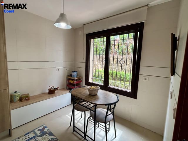 Adosado de 3 habitaciones en Estepona en alquiler con piscina garaje - 1.800 € (Ref: 9808123)