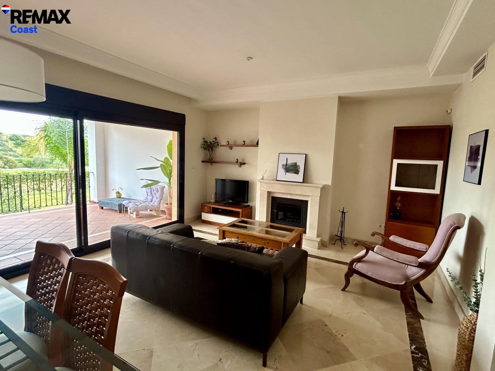 Adosado de 3 habitaciones en Estepona en alquiler con piscina garaje - 1.800 € (Ref: 9808123)