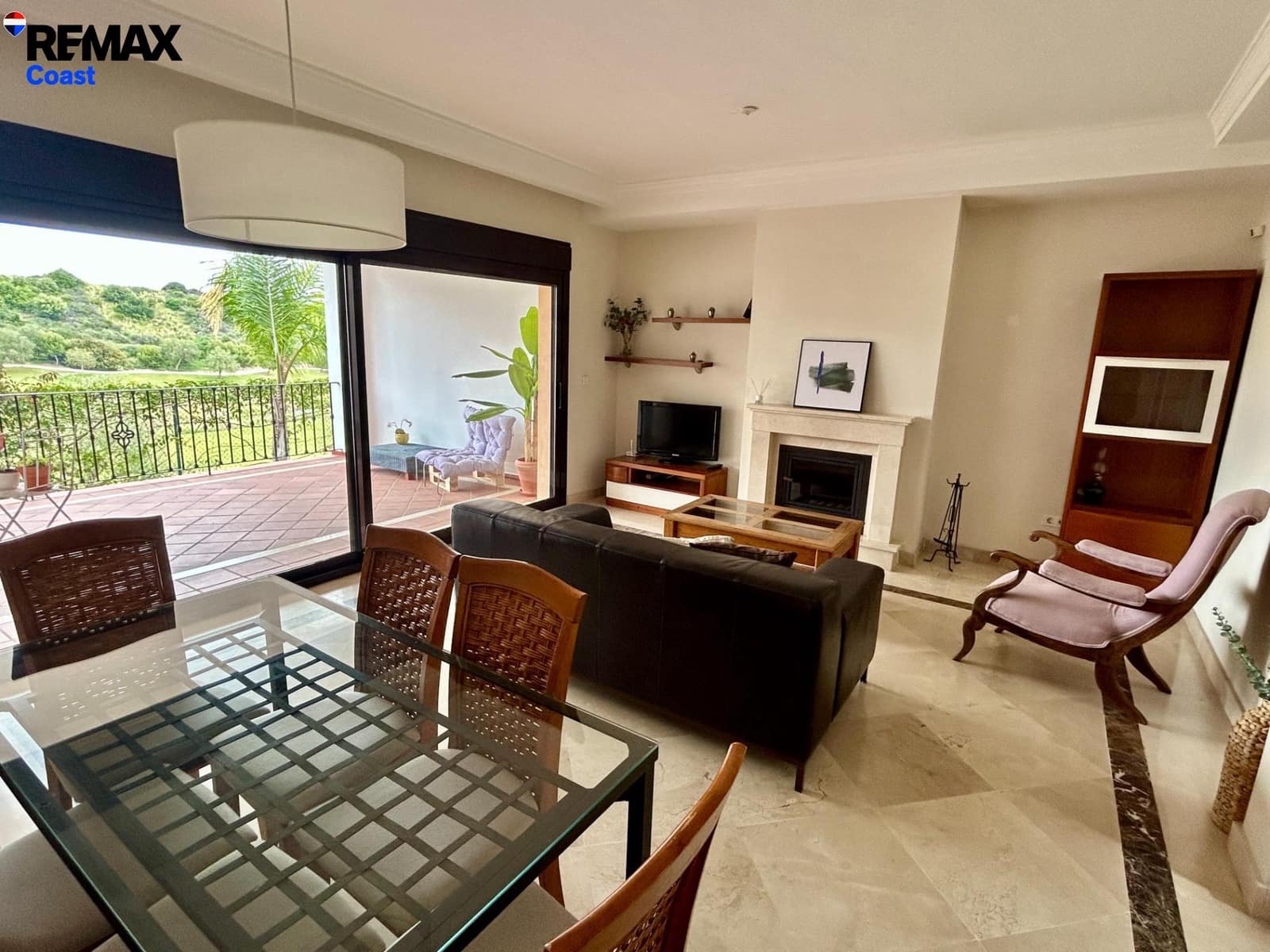 Adosado de 3 habitaciones en Estepona en alquiler con piscina garaje - 1.800 € (Ref: 9808123)