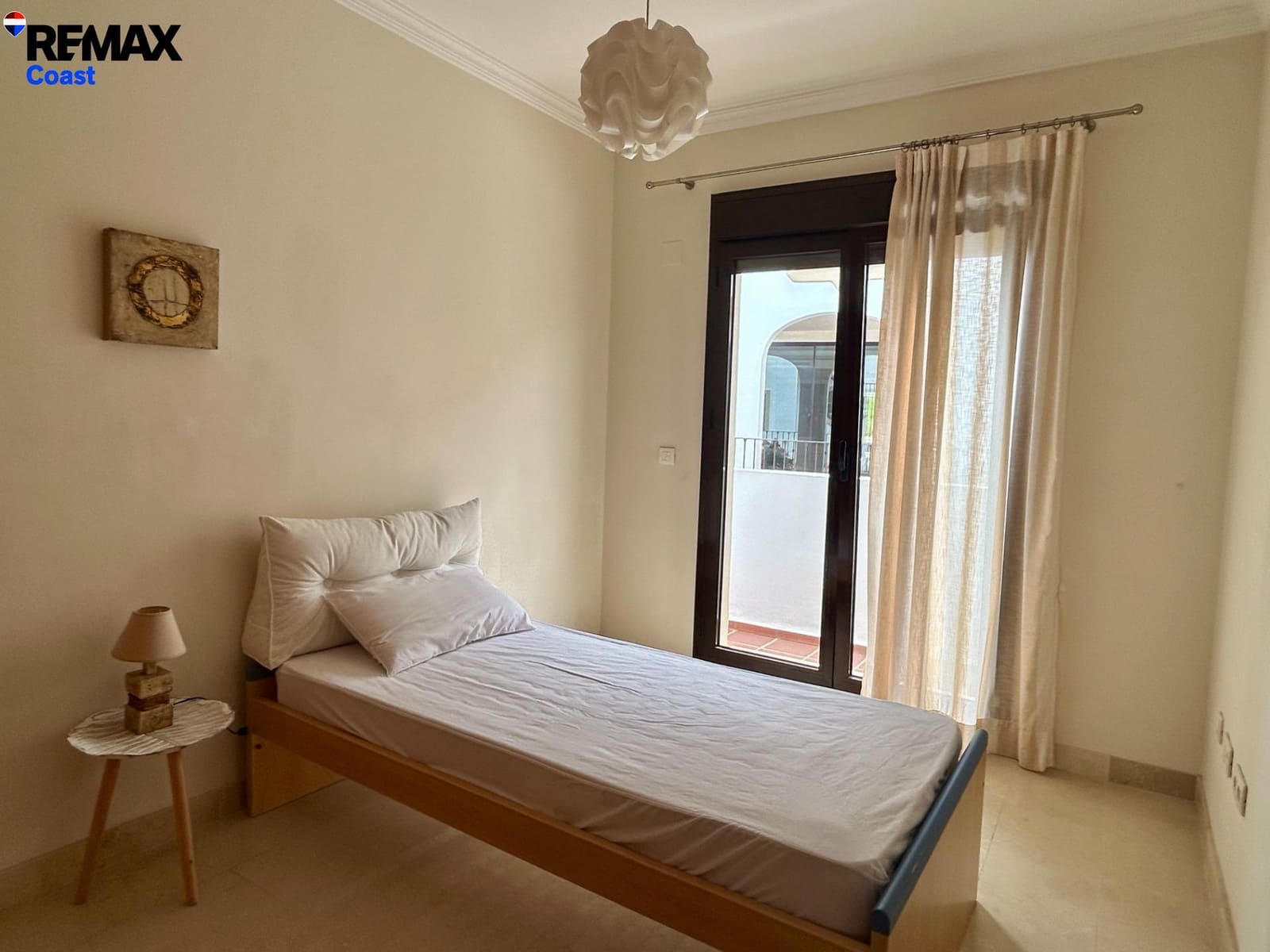 Adosado de 3 habitaciones en Estepona en alquiler con piscina garaje - 1.800 € (Ref: 9808123)