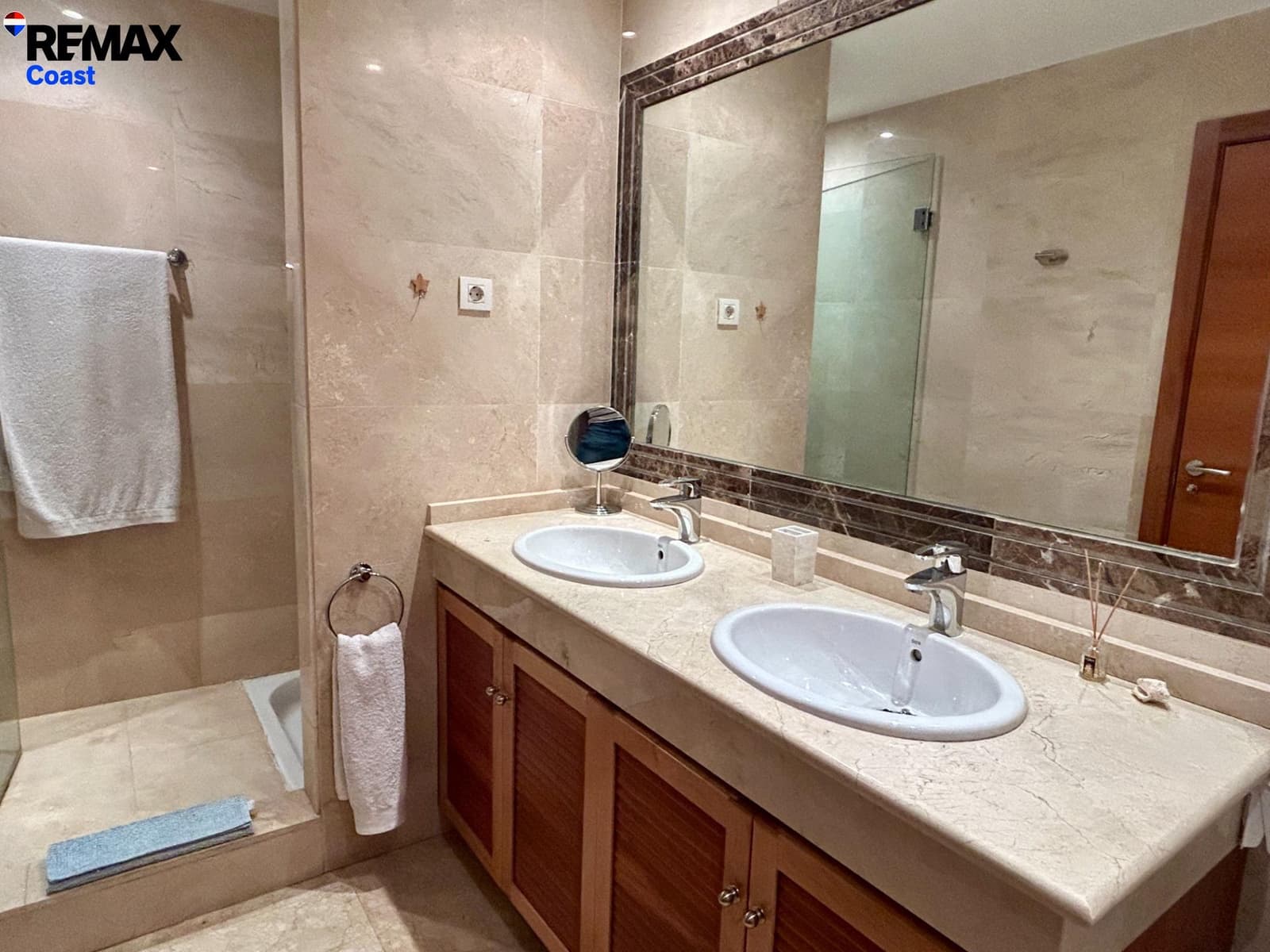 Adosado de 3 habitaciones en Estepona en alquiler con piscina garaje - 1.800 € (Ref: 9808123)