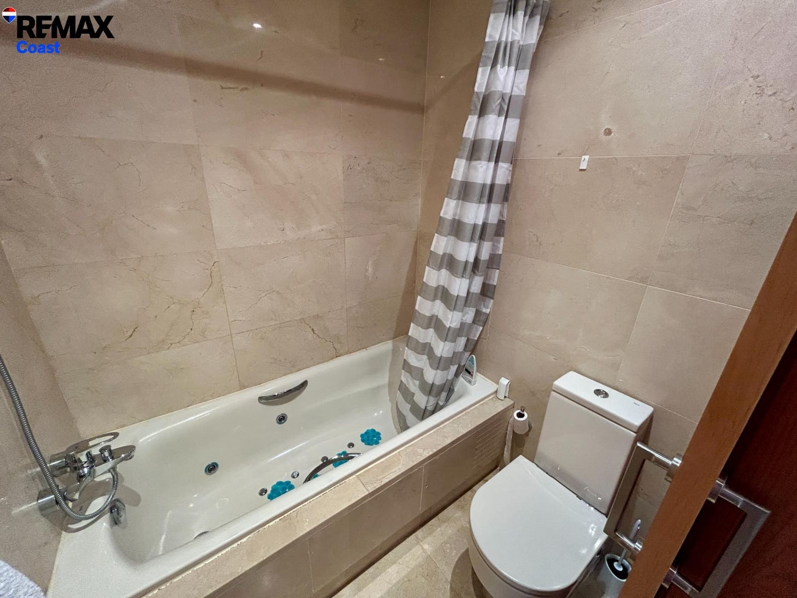 Adosado de 3 habitaciones en Estepona en alquiler con piscina garaje - 1.800 € (Ref: 9808123)