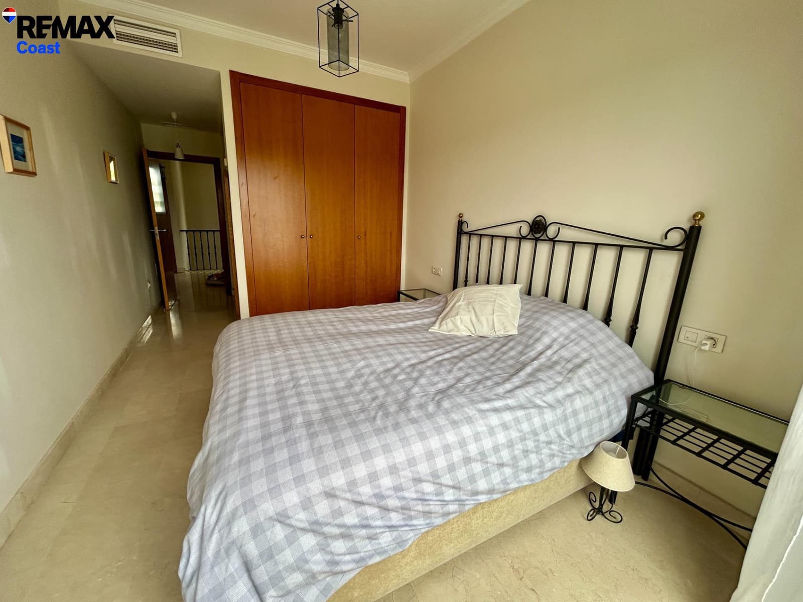 Adosado de 3 habitaciones en Estepona en alquiler con piscina garaje - 1.800 € (Ref: 9808123)