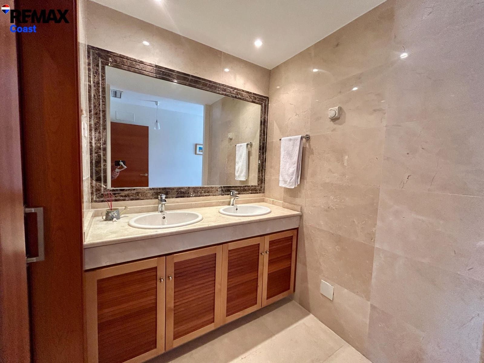 Adosado de 3 habitaciones en Estepona en alquiler con piscina garaje - 1.800 € (Ref: 9808123)