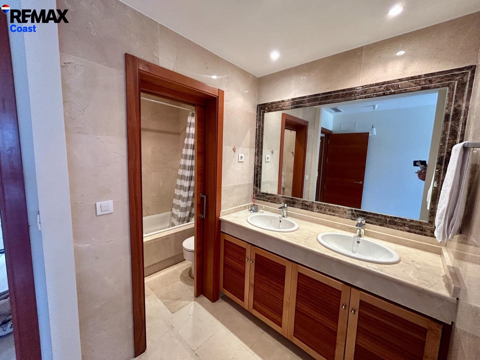 Adosado de 3 habitaciones en Estepona en alquiler con piscina garaje - 1.800 € (Ref: 9808123)