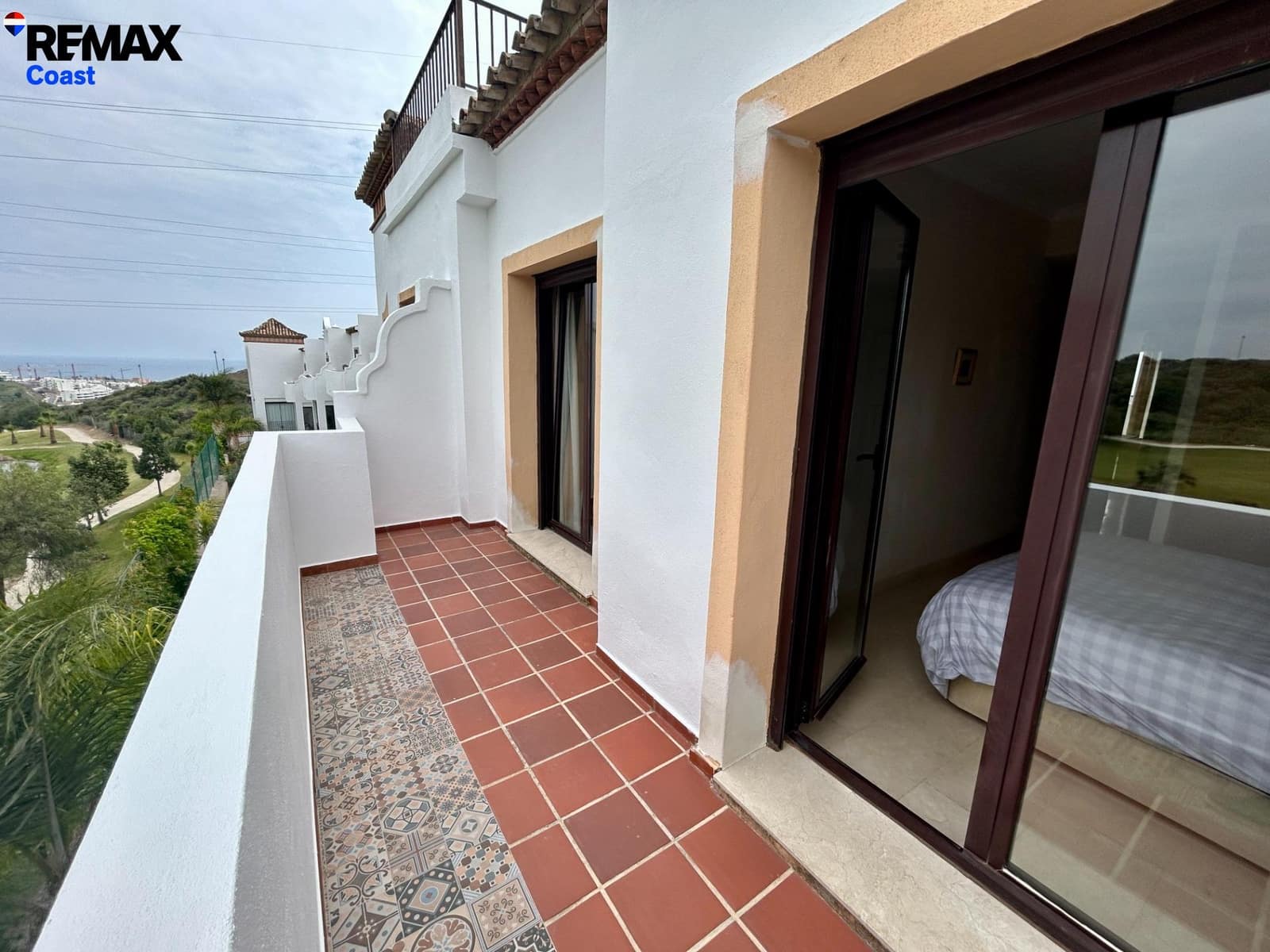 Adosado de 3 habitaciones en Estepona en alquiler con piscina garaje - 1.800 € (Ref: 9808123)
