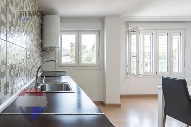 2 slaapkamer Flat te koop in Málaga stad met zwembad - € 240.000 (Ref: 9812268)