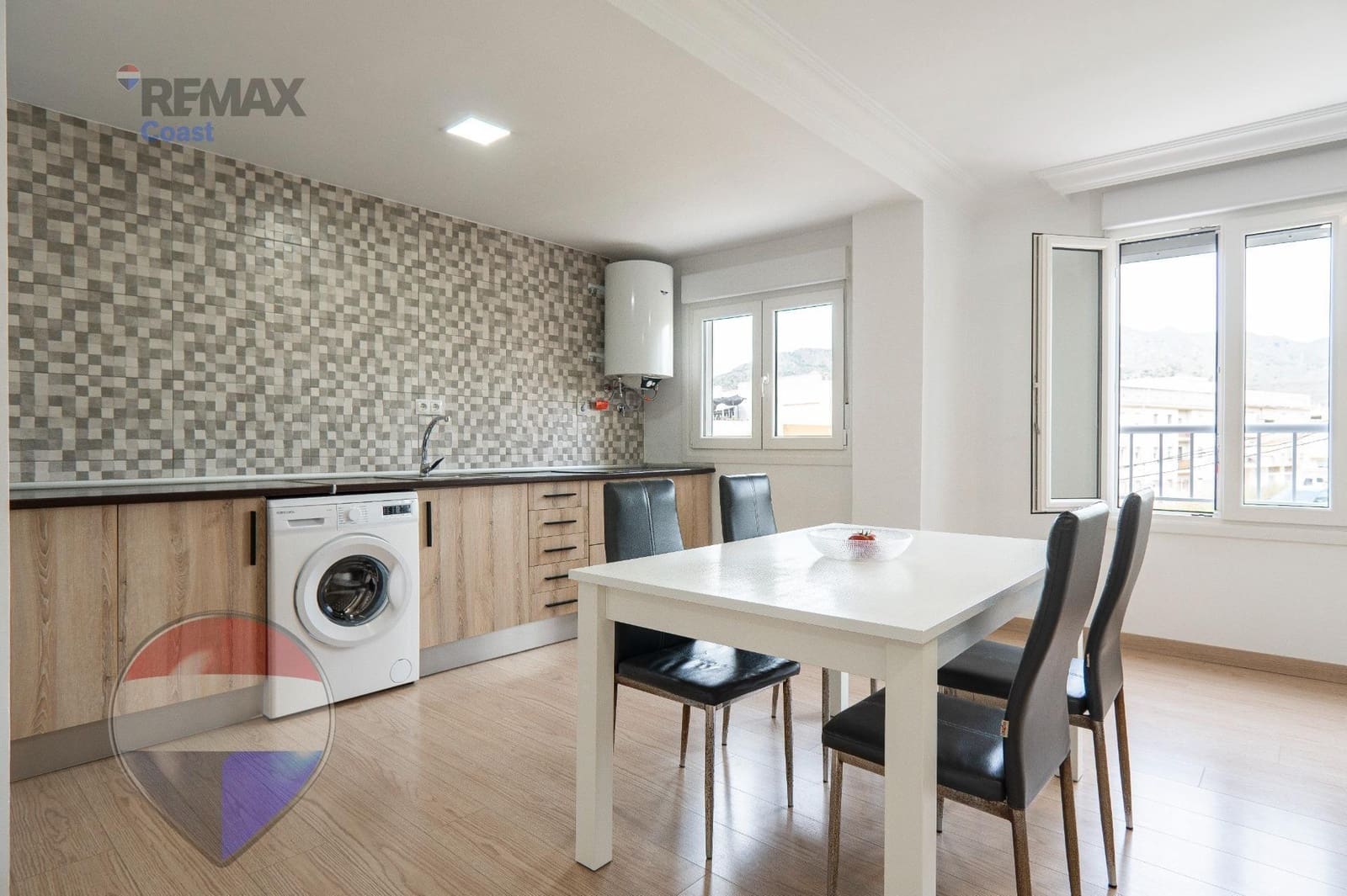 2 slaapkamer Flat te koop in Malaga stad met zwembad - € 240.000 (Ref: 9812268)