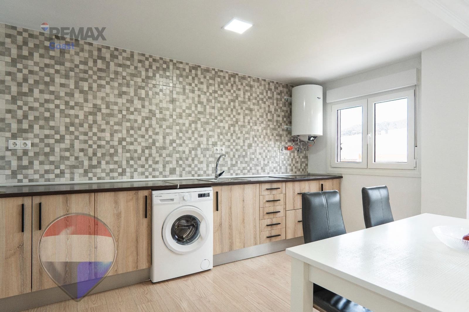 2 slaapkamer Flat te koop in Malaga stad met zwembad - € 240.000 (Ref: 9812268)