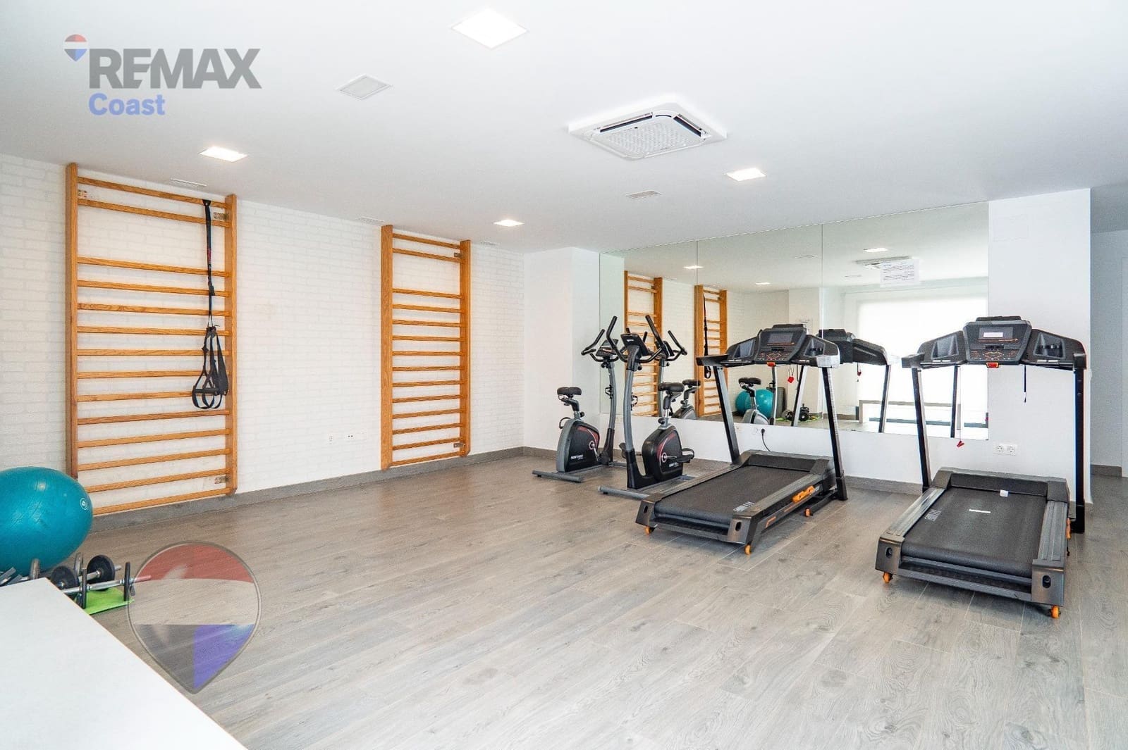 3 quarto Apartamento para arrendar em Valle Niza com piscina garagem - 1 200 € (Ref: 9831665)