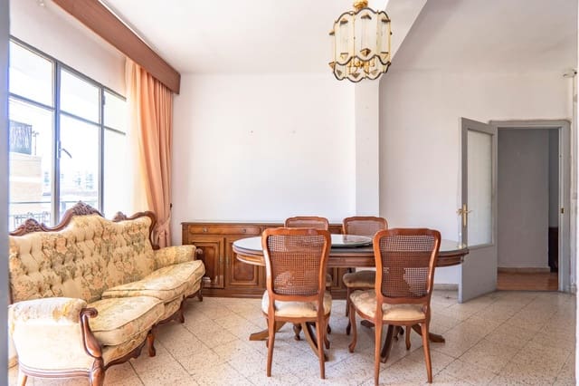4 soveværelse Lejlighed til salg i Capuchinos, Málaga by - € 299.000 (Ref: 9846564)
