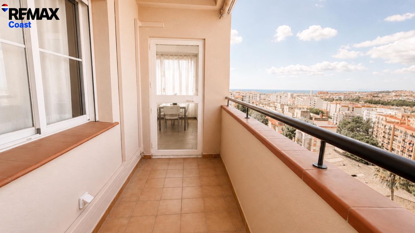 2 bedroom Penthouse for sale in Estepona with pool garage - € 430,000 (Ref: 9849531)