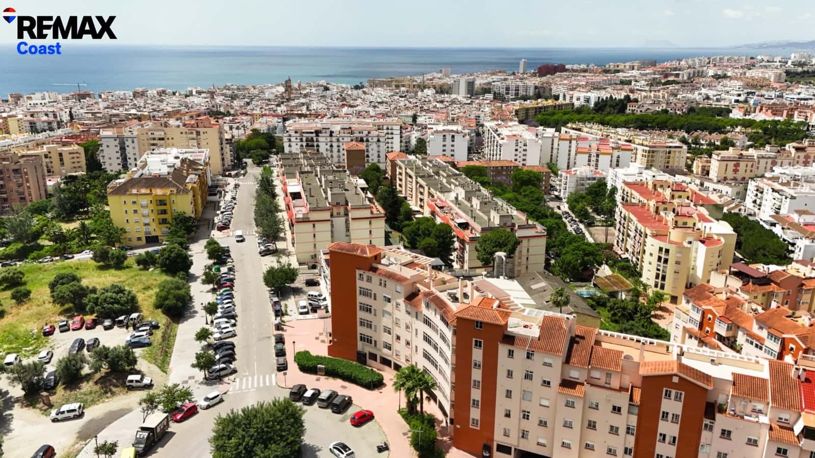2 bedroom Penthouse for sale in Estepona with pool garage - € 430,000 (Ref: 9849531)