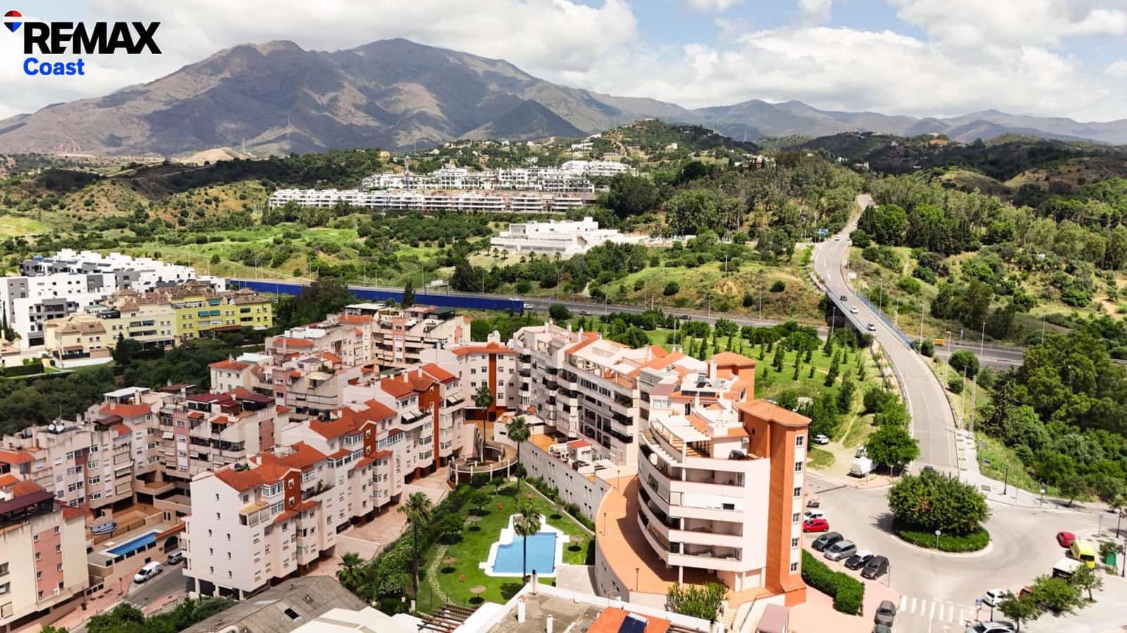 2 bedroom Penthouse for sale in Estepona with pool garage - € 430,000 (Ref: 9849531)