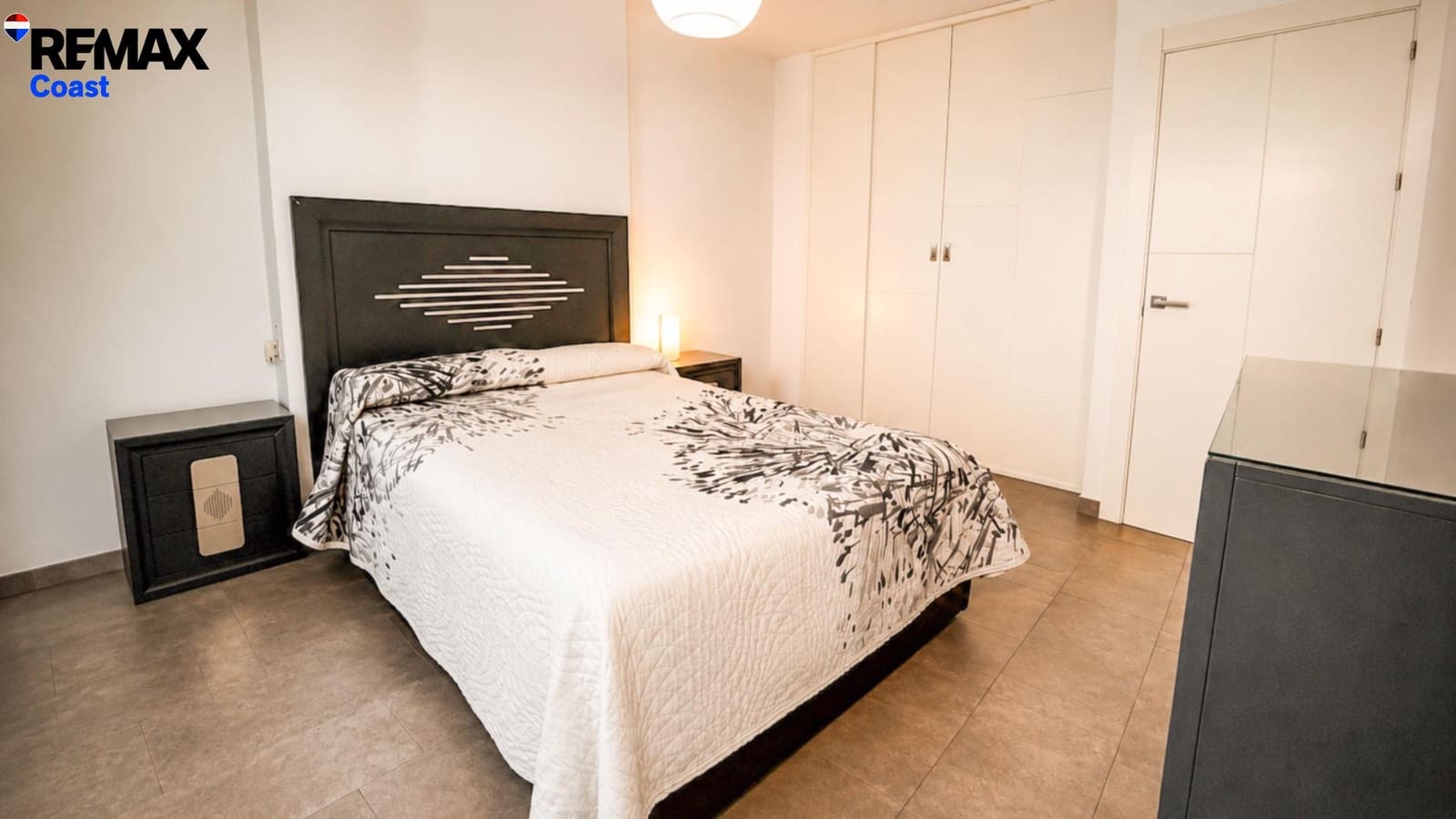 2 bedroom Penthouse for sale in Estepona with pool garage - € 430,000 (Ref: 9849531)