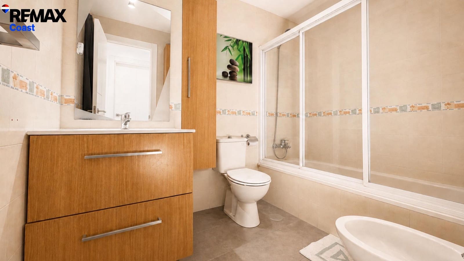 2 bedroom Penthouse for sale in Estepona with pool garage - € 430,000 (Ref: 9849531)